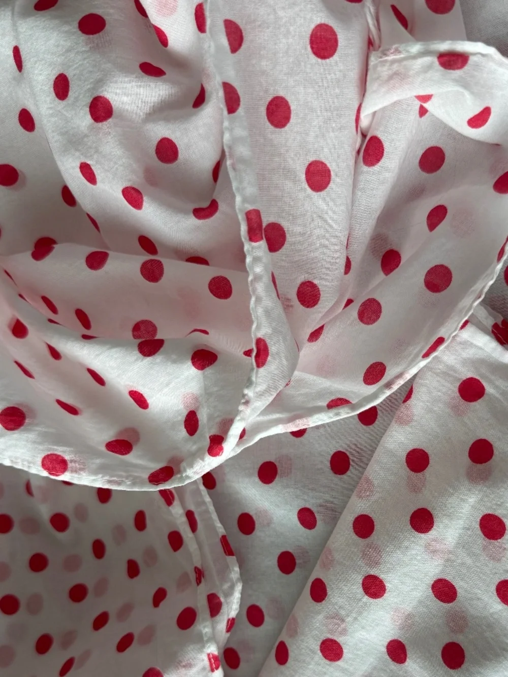 CATH KIDSTON, DARLING WHITE WITH RED POLKA DOT SCARF